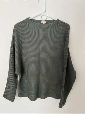 Hem and Thread Relaxed Ribbed Crewneck Sweater - Gray